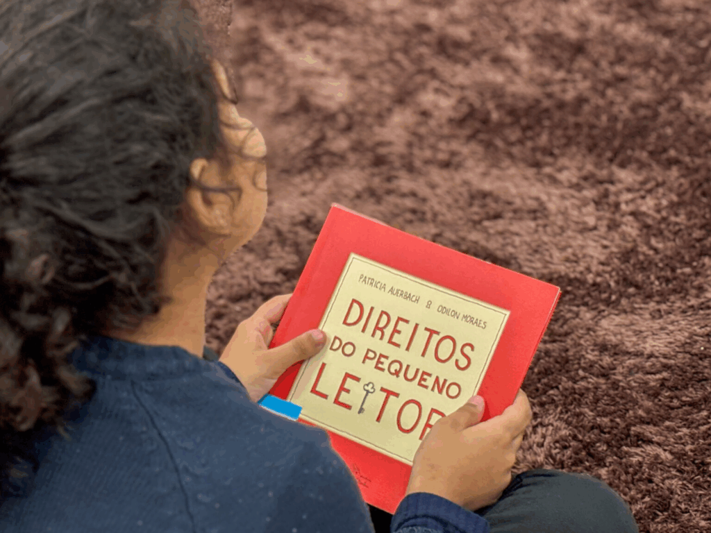 Projeto Tecendo Infâncias com Leitura implementa novos espaços de leitura em escolas comunitárias de Porto Alegre